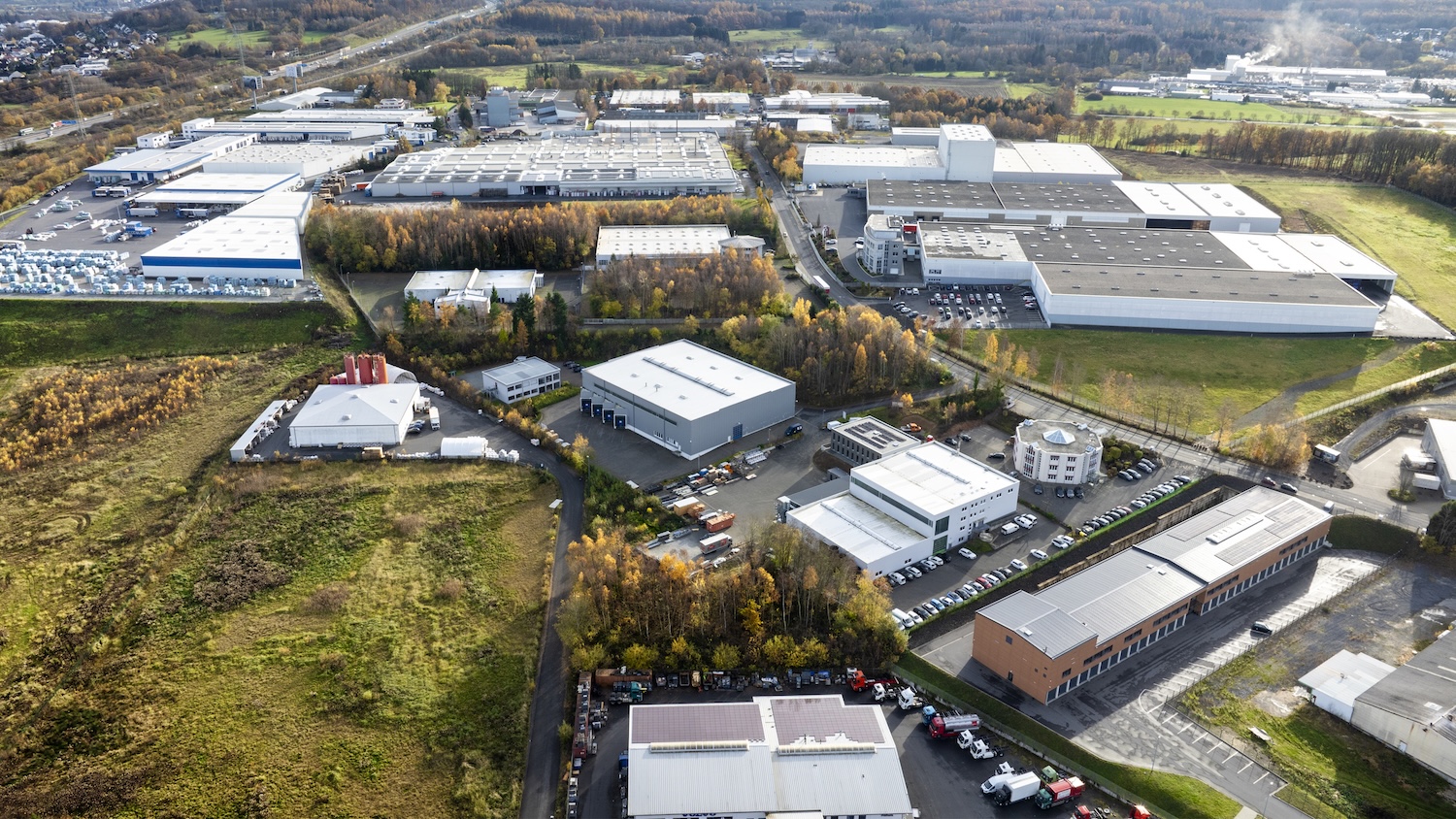 Industrial district - aerial view Luftaufnahme eines Industriegebiets - RH Security bietet Penetrationstests für Kritis Unternehmen